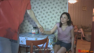 Tini amatőr orosz fiatal párok gruppenbe hancuroznak - Eroticnet