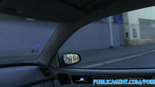 Angel Piaff a szöszi picsa élvezettel reszel a kocsiban - Eroticnet