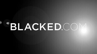 Haley Reed a karcsú világos szőke picsa meglovagolja a termetes fekete brét - Eroticnet