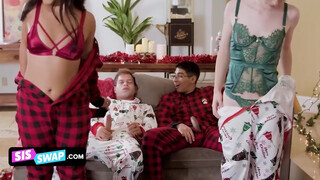 Karácsonyi fiatal csoportos szex parti nevelő bige tesókkal - Eroticnet