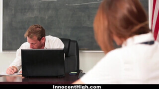 Jojo Kiss a izgató kolosszális mellű diákcsaj beleül a tanár farkába - Eroticnet