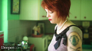 Bree Daniels a orbitális kannás nej és a szerelő pasi kefélnek egy jót a konyhában - Eroticnet