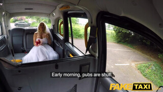 Tara Spades a céda menyasszony a taxissal kúr a hátsó ülésen - Eroticnet