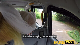 Tara Spades a céda menyasszony a taxissal kúr a hátsó ülésen - Eroticnet