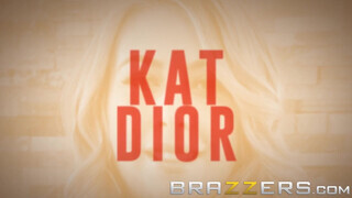 Krissy Lynn a biszex masszőr és a tinédzser kis csaj Kat Dior megkósoltják egymást - Eroticnet