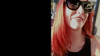 Lacy Lennon a vörös hajú karcsú tinédzser picsa lovagol a fekete dákón - Eroticnet
