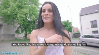 Lexi Dona a pici mellű tinédzser szenvedélyes lány pénzért kupakol - Eroticnet