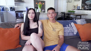Amatőr tinédzser pár a kamerák előtt kúr egy jót - Eroticnet