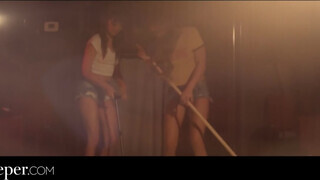 Riley Reid és Ryan Reid a csábító tini lezbi lányok nyalakodnak - Eroticnet