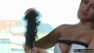 Aleska Diamond kipróbálja milyen amikor gigantikus fekete bőrű fütykös kúrelja a szűk popsiját - Eroticnet