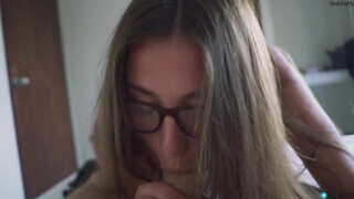 Tini gigantikus csöcsű piros fehérneműs amatőr barinő házipornó videója. - Eroticnet