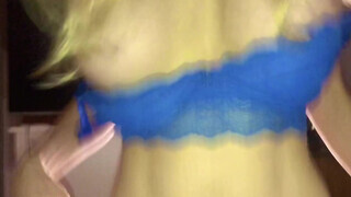 Bazinagy kannás kék melltartós világos szőke barinő megrakva - Eroticnet