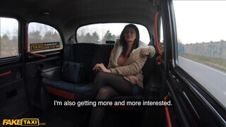 Tiny Tina a tinédzser pici didkós fiatal csajszika orálozza a taxist - Eroticnet