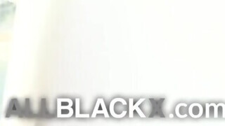 Lala Ivey a gigantikus tőgyes fekete tinédzser gádzsi hátsó lyukba dugva - Eroticnet
