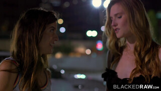 Ashley Lane és Abbie Maley a biszex fiatal barinők fekete csávóval kúrnak - Eroticnet