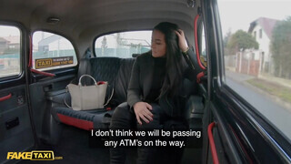 Tinédzser tinédzser csajszika a taxis faszát veszi kezelésbe - Eroticnet