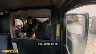Tinédzser tinédzser csajszika a taxis faszát veszi kezelésbe - Eroticnet