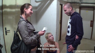 Amatőr tini cseh pár pénzért baszik