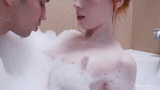 Olivia Lush a tinédzser vörös hajú tinédzser suna fürdés után lovagol - Eroticnet