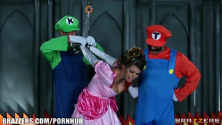 Szuper Mario és Luigi leteszteli a méretes csöcsű hercegnőt mielőtt megmentené - Eroticnet