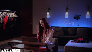 April Snow a vörös hajú tinédzser kisasszony megkívánja a főnökét - Eroticnet