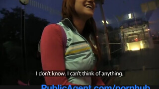 Lucy Bell a vörös hajú tinédzser spiné a buszmegállóban kufircol egy pici pénzért - Eroticnet