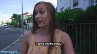 Stacy Cruz a tinédzser vonzó tinédzser kishölgy euróért kupakol - Eroticnet