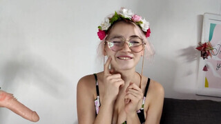 Kolumbiai amatőr szemüveges fiatalasszony kipróbálja az új műfaszát - Eroticnet