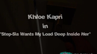 Khloe Kapri a kicsike mellű szöszi nevelő húgi benyeli a óriási kukacot - Eroticnet