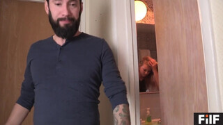 Lexi Davis a gigászi keblű borotvált pinás csinos szöszi csajszika megdolgozva a fürdőben - Eroticnet