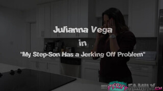 Julianna Vega a kolosszális fenekű csöcsös mostoha anya felhevült a nevelő fiára - Eroticnet