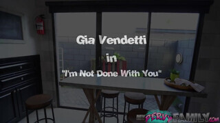 Gia Vendetti a kívánatos hosszú combú argentin nevelő húgi egy jót közösül a konyhában - Eroticnet