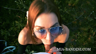 Mia Bandini kukacot szop a szabadban - Eroticnet