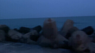 Amatőr kolosszális cickós szép szuka hátulról bekúrva este a tengerparton - Eroticnet