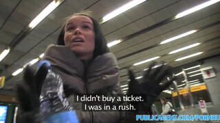 Fiatal pipi lebukott a metrónál mert nem volt jegye - Eroticnet