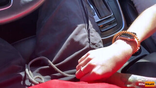 Stoppos gigászi keblű orosz kiscsaj lecumiztatva a kocsiban