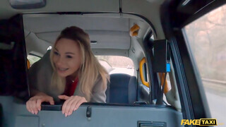 Katrina King a tetszetős orosz milf megkívánta a taxis kíméletlen faszát - Eroticnet