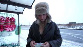 Chloe Chevaleir a óriási fenekű francia csajszika felszedve a busz megállóban és megszexelve - Eroticnet