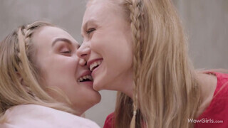 Nancy A és Alice Shea a tinédzser szöszi lesbi lányok nyalakodnak - Eroticnet