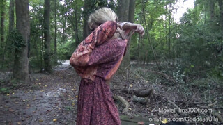 Termetes keblű hippi kiscsaj megdöngetve az erdőben - Eroticnet