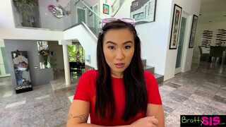 Kimmy Kimm a bájos ázsiai pipi bekapja a hímvesszőt - Eroticnet