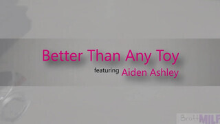 Aiden Ashley a vadító karcsú milf masztizás után megkúrelva - Eroticnet