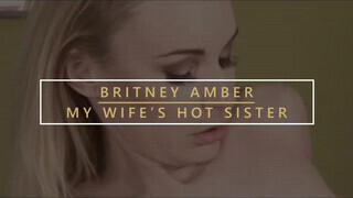 Britney Amber a bájos csöcsös milf cicije és pinája megszexelve - Eroticnet