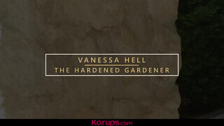 Vanessa Hell a kicsike didkós milf borotvált bulkesza megkúrva - Eroticnet
