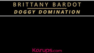 Brittany Bardot a perverz szöszi milf hátsó nyílásba tolva - Eroticnet