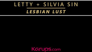 Silvia Sin és Letty a kolosszális csöcsű lesbi idősödő nők egymásnak esnek - Eroticnet
