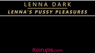 Lenna Dark a csöcsös cseh milf egy gigászi dildóval peckezik - Eroticnet