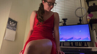 Nadia Foxx a mutatós szemüveges csaj izgatja a punciját - Eroticnet