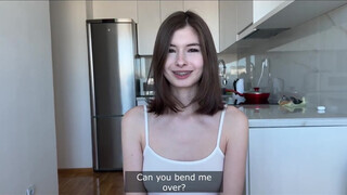 Cutie Kim a szemrevaló sovány orosz szuka megkúrelva az ágyon - Eroticnet