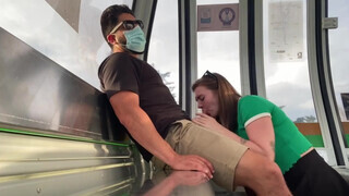 EmilyRose a metróban orálozza le a hapekja faszát - Eroticnet
